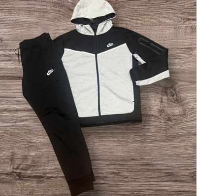 Nike unisex sweat suit W/Hoodie