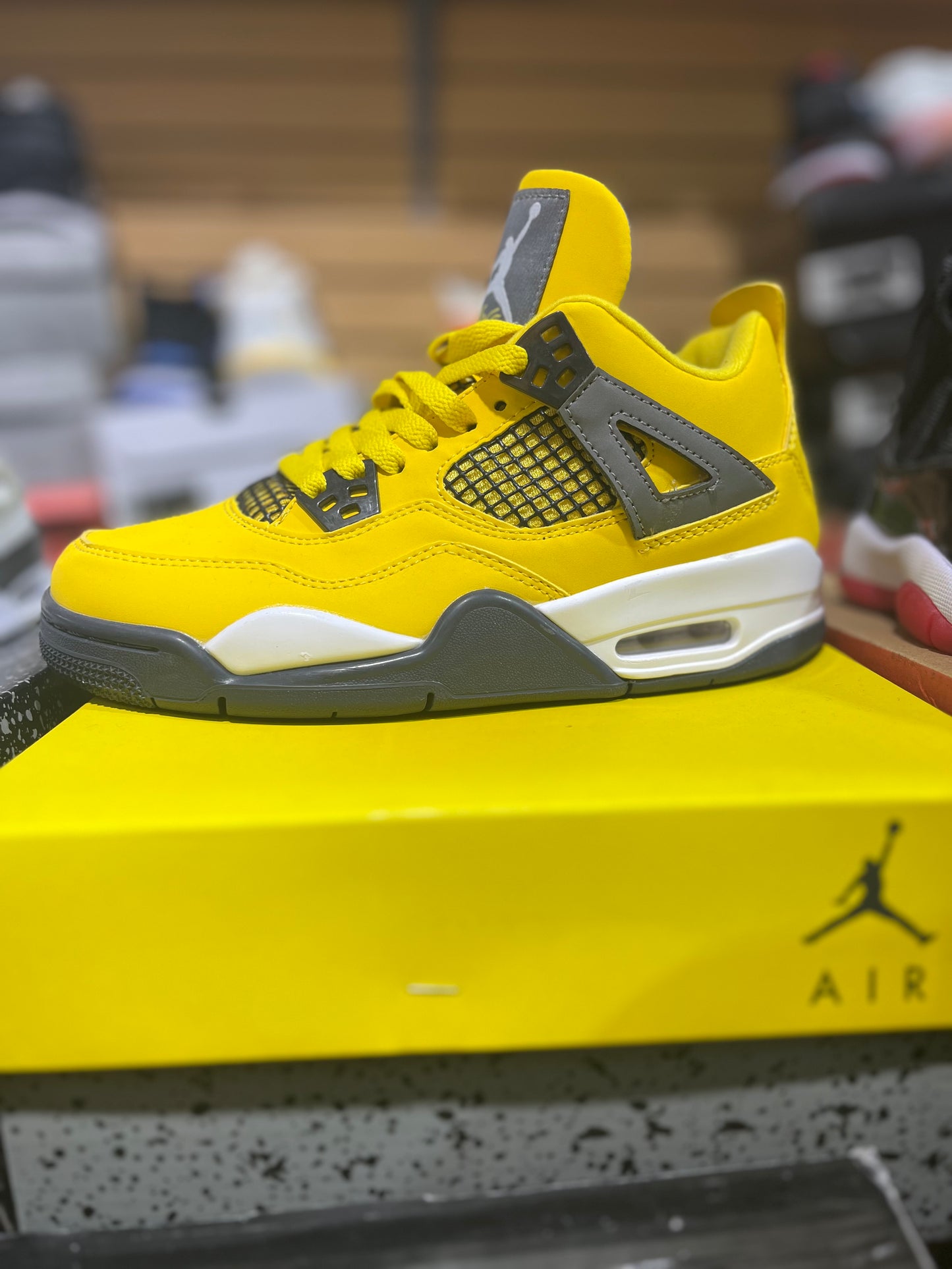 Air jordans 4s "Lighting sneakers"