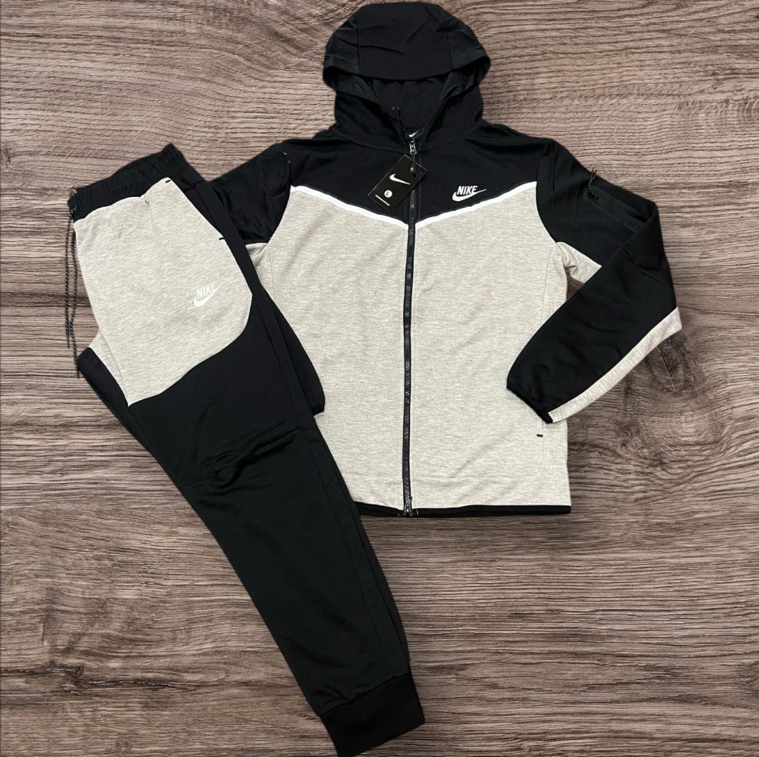 Nike Unisex sweat suits W/hoodie