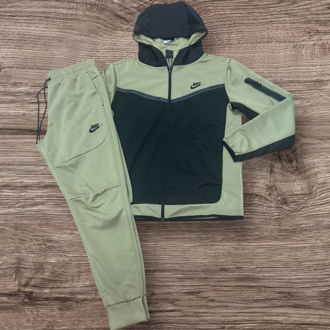 Nike Unisex sweat suits W/hoodie