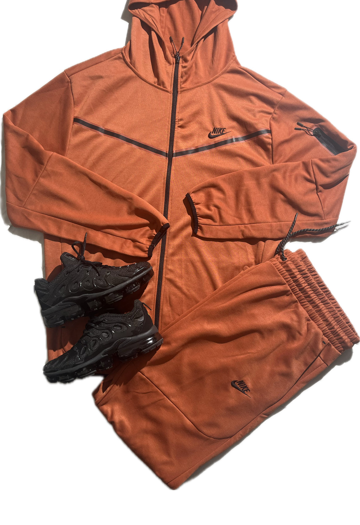 UNISEX NIKE COMPLETE SWEAT SUIT SET W/SHOE'S
