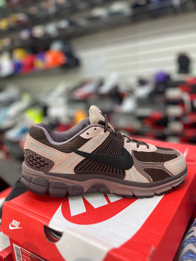 NIKE AIR ZOOM VOMERO