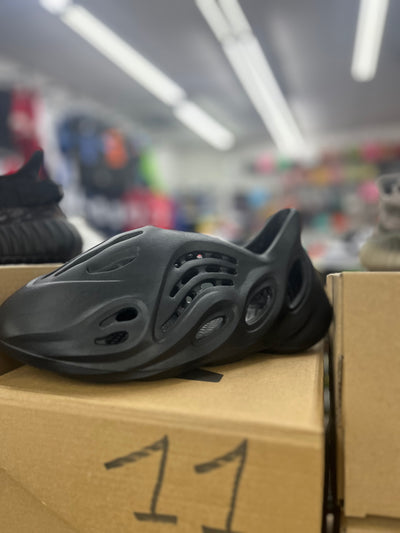 ADIDAS YEEZY FOAM RNR****