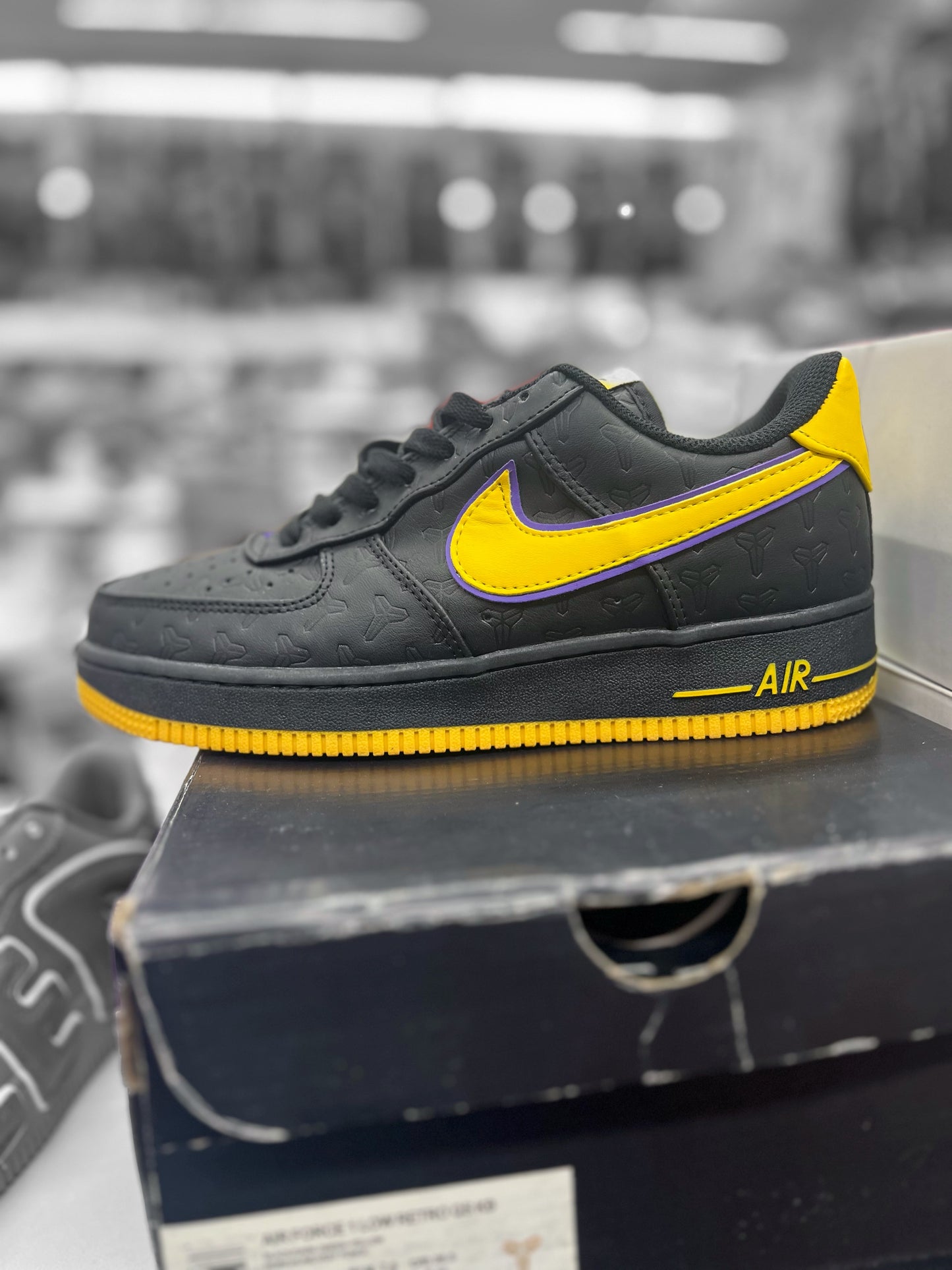 KOBE BRYANT AIR FORCE1’s “LAKERS AWAY NUMBERED”