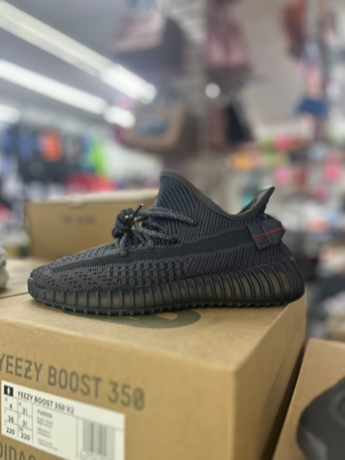 YEEZY BOOST (350) V2