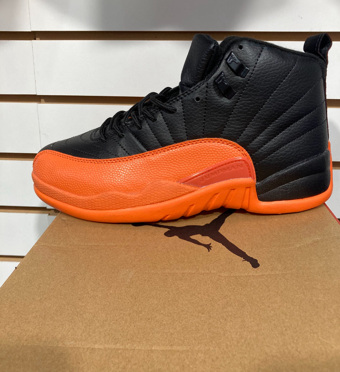 AIR JORDAN "12 RETRO "Brilliant  Orange"