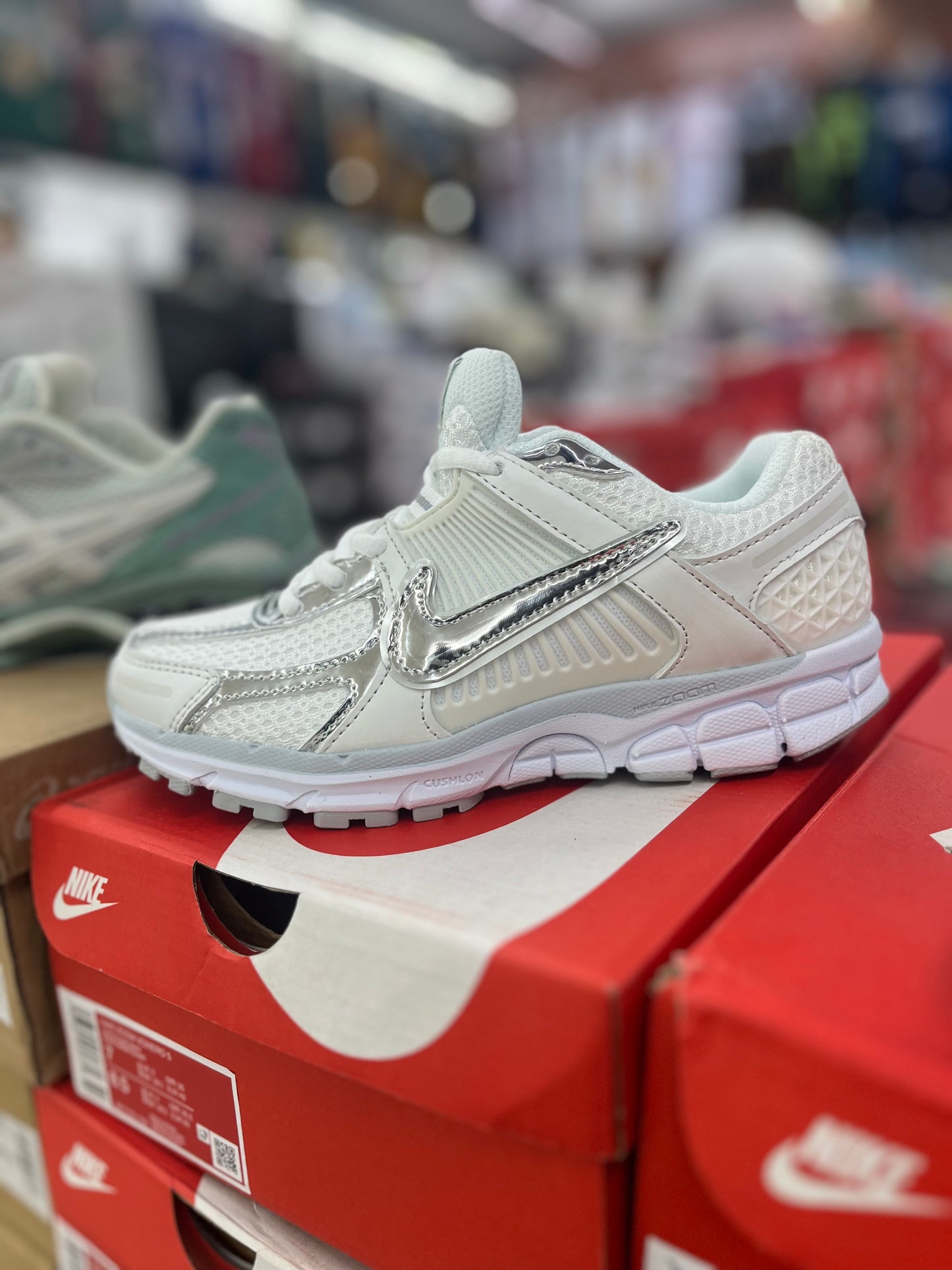 NIKE ZOOM VOMERO 5”